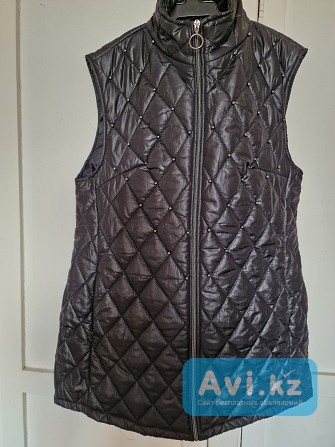 Новая стёганая чёрная безрукавка с воротом стойка Павлодар - изображение 1