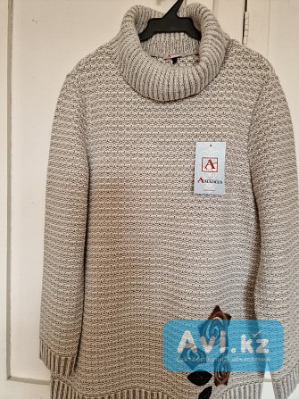 Интересный красивый свитерок с аппликацией снизу Павлодар - изображение 1