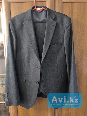 Продается стильный приталенный костюм-тройка на подростка Алматы - изображение 1