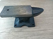 Продам настольную наковальню б/у 12, 5*6, 5 см и тиски. Торг или обмен возможны Караганда