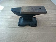 Продам настольную наковальню б/у 12, 5*6, 5 см и тиски. Торг или обмен возможны Караганда