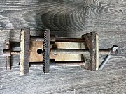 Продам Слесарные тиски-струбцину и наковальню б/у в хорошем состоянии. Торг или обмен возможны Караганда