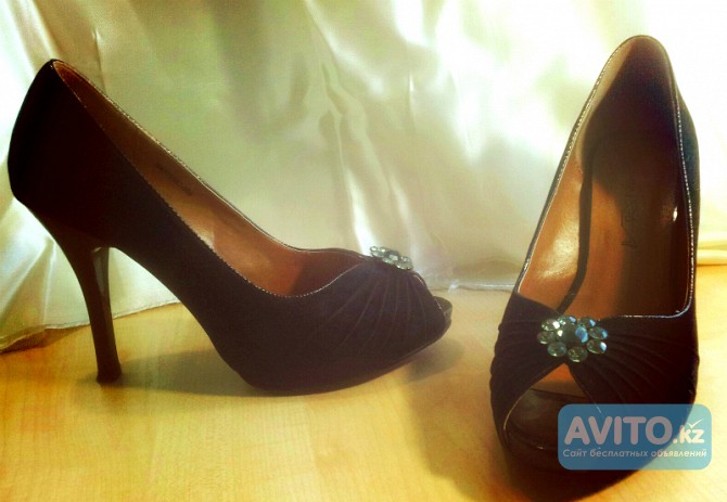 Продам туфли - 2 пары и босоножки- 2 пары, размеры с37 по 39 от 2000тг Усть-Каменогорск - изображение 1