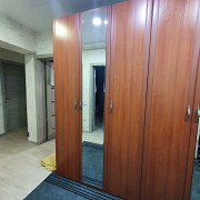 Продам два трехдверных распашных шкафа с зеркалами Алматы