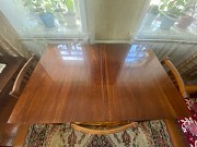 Продам стол в хорошем состоянии.коричневого цвета.цена договорная Уральск