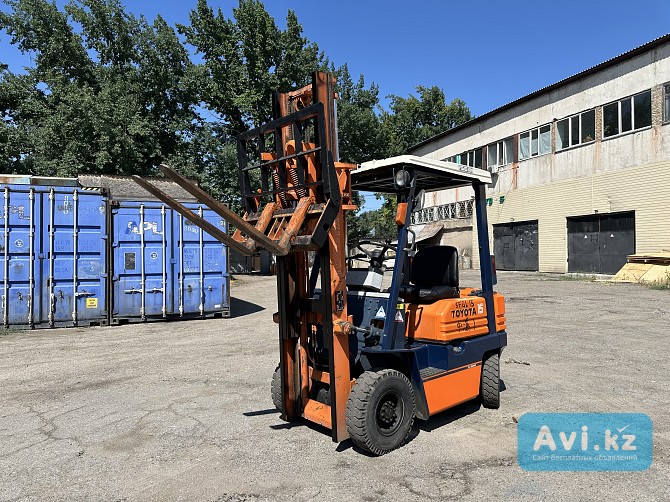 Кара Toyota. 1.000 м/часов Наклонные вилы. 1.5 тонны Алматы - изображение 1