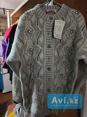 Продается теплая кофта с длинным рукавом Алматы - изображение 1