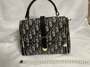 Продам оптом перчатки и женские сумочки Жезказган